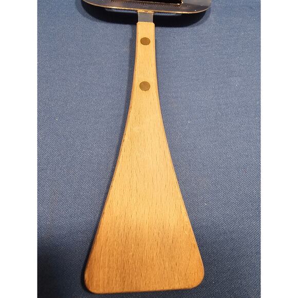Vintage HOAN 4" (inch) wide Cheese Slicer/Server - w/Wood Handle - Made in Japan - Picture 6 of 7